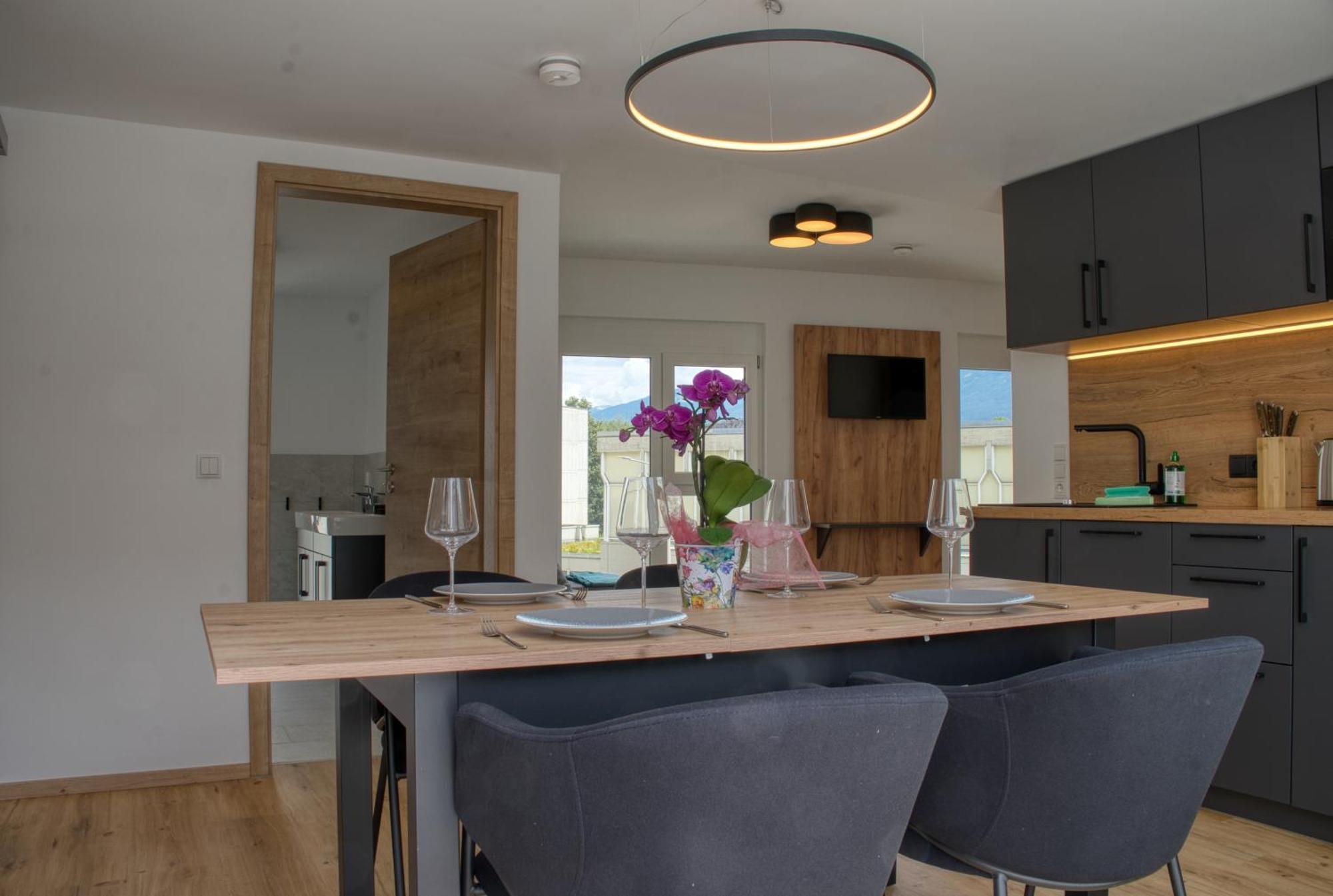 Myquartier City Chalets Innsbruck Bagian luar foto